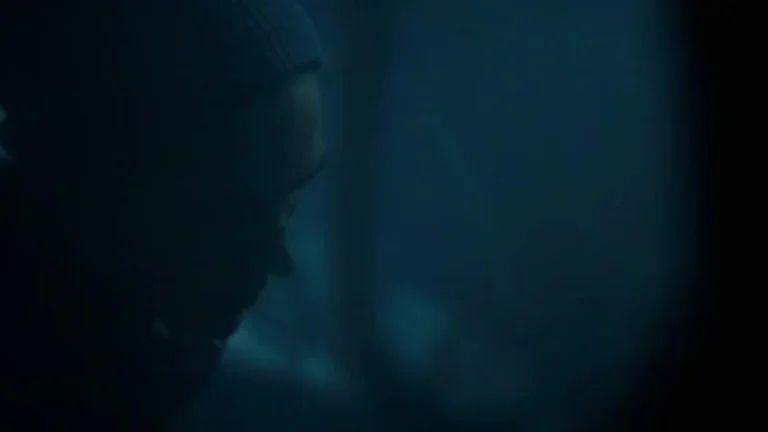 Кадры из сериала Сквозь снег (2020)