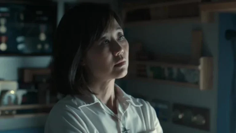 Кадры из сериала Сквозь снег (2020)