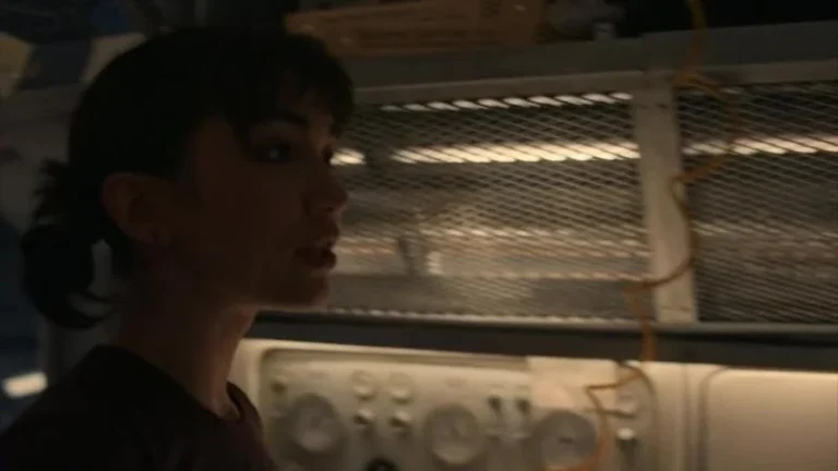 Кадры из сериала Сквозь снег (2020)