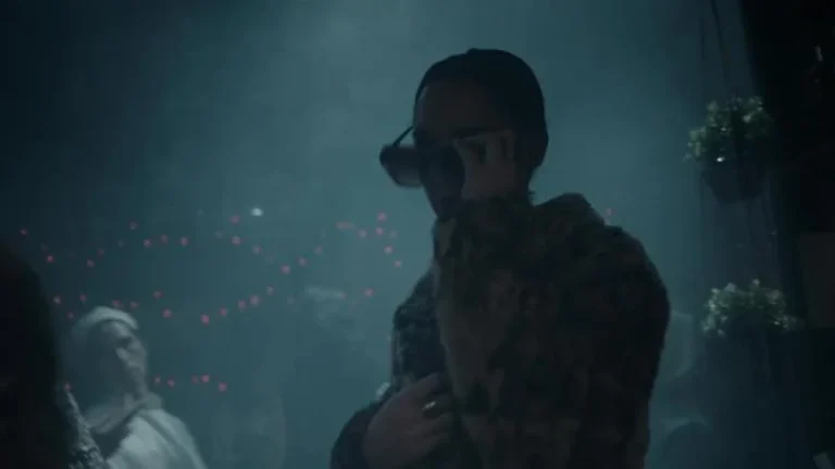 Кадры из сериала Сквозь снег (2020)